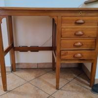 Scrivania vintage anni '40 in legno