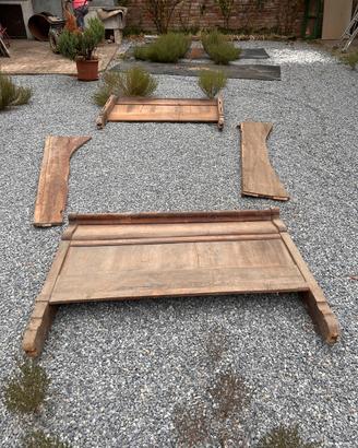 Letto antico in  legno di noce