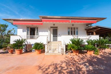 Villa nei pressi di Borgo Faiti, Latina