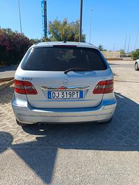 MERCEDES B200