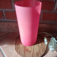 Lampada rossa da tavolo