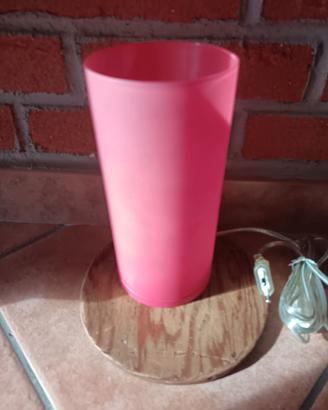 Lampada rossa da tavolo