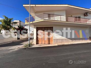 Casa indipendente di 367 m² con 5 locali e box aut