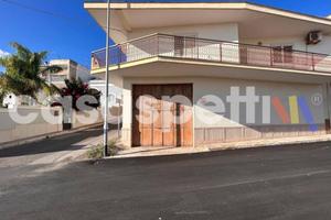 Casa indipendente di 367 m² con 5 locali e box aut