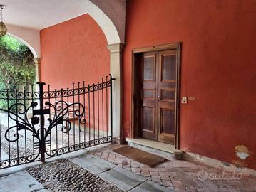 Casa indipendente di 415 m² con più di 5 locali a 