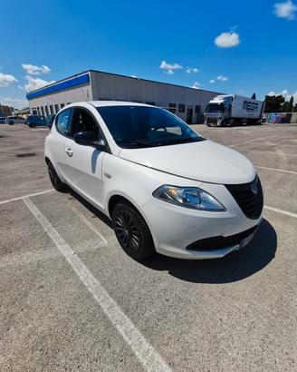 Lancia Ypsilon 1.2 69 CV 5P. GPL Ecochic Silver