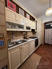 Cucina lineare legno massello bianca