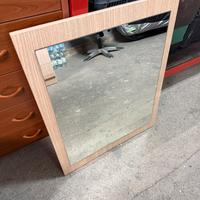 Specchio con cornice in legno