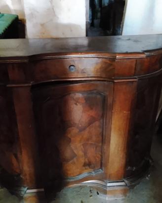 credenza in stile antico