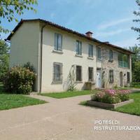 Casale con capannone e vigneto