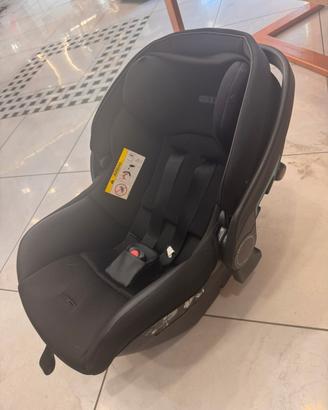 Peg perego ovetto + base giro per auto