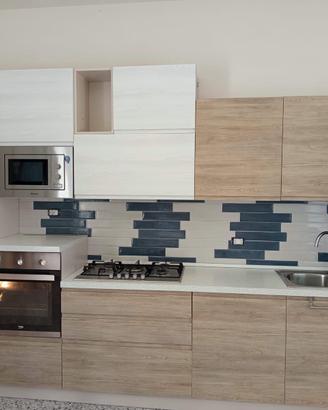 Cucina componibile con elettrodomestici