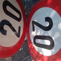 Cartelli stradali limite velocità 20