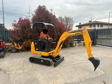 E227 - Escavatore 18 q JCB 8018