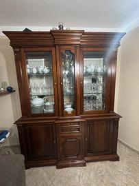 Elegante vetrina in legno massello