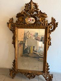 Specchio in legno dorato veneziano