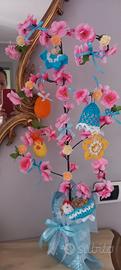 Pasqua albero con decorazioni all'uncinetto 