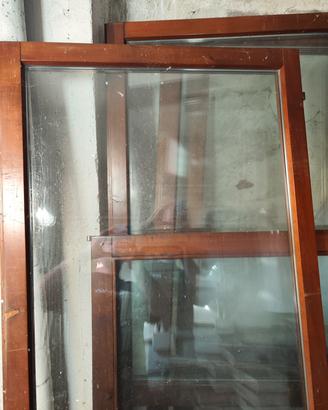Portefinestre e finestre in legno con vetrocamera