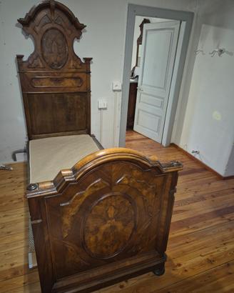 2 letti antichi a €200
