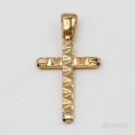 Ciondolo in oro giallo 9 kt “Crocifisso” S.52