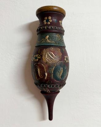 Vaso in legno decorato da appendere