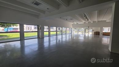 Spazio direzionale/commerciale di 400 mq in pronta