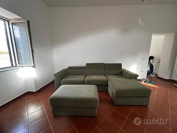Divano Letto Angolare con Penisola, Pouf e Materas