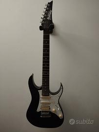 chitarra Ibanez con amplificatore 
