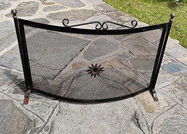 Parascintille e accessori camino in ferro battuto