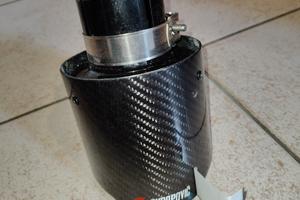 terminale scarico Akrapovic nuova mai usata 