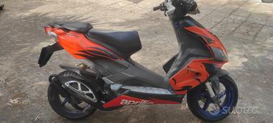 Aprilia SR 50 Factory Carburatore 11.000 km LEGGI