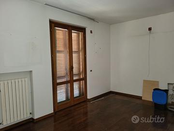 Finestre e finestroni in legno massello.