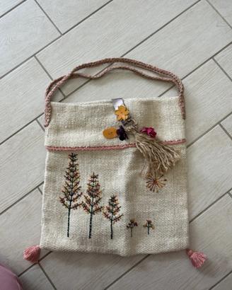 Borsa fatta a mano ricamata