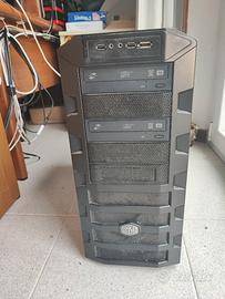 PC fisso completo con monitor.