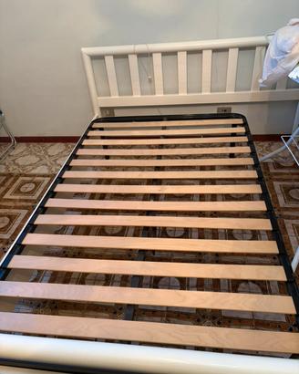 Lettino da letto in doghe