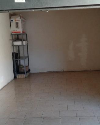 Garage per uso deposito e /o box