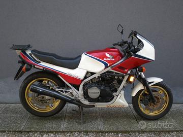 Moto HONDA VF 750 F.