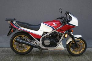 Moto HONDA VF 750 F.