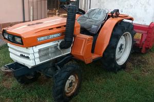 Trattore kubota kb1600 in blocco con trincia fresa