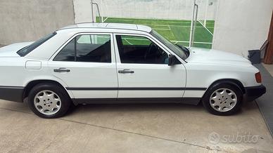 Mercedes 200 E