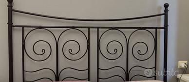 Struttura letto matrimoniale in ferro battuto