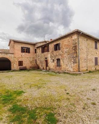 Affascinante casale con giardino ben curato