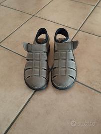 sandalo chiuso da uomo