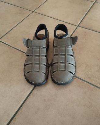 sandalo chiuso da uomo