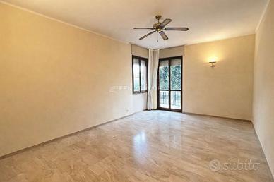 Ampio Trilocale Zona Centrale con Balcone Abitabil