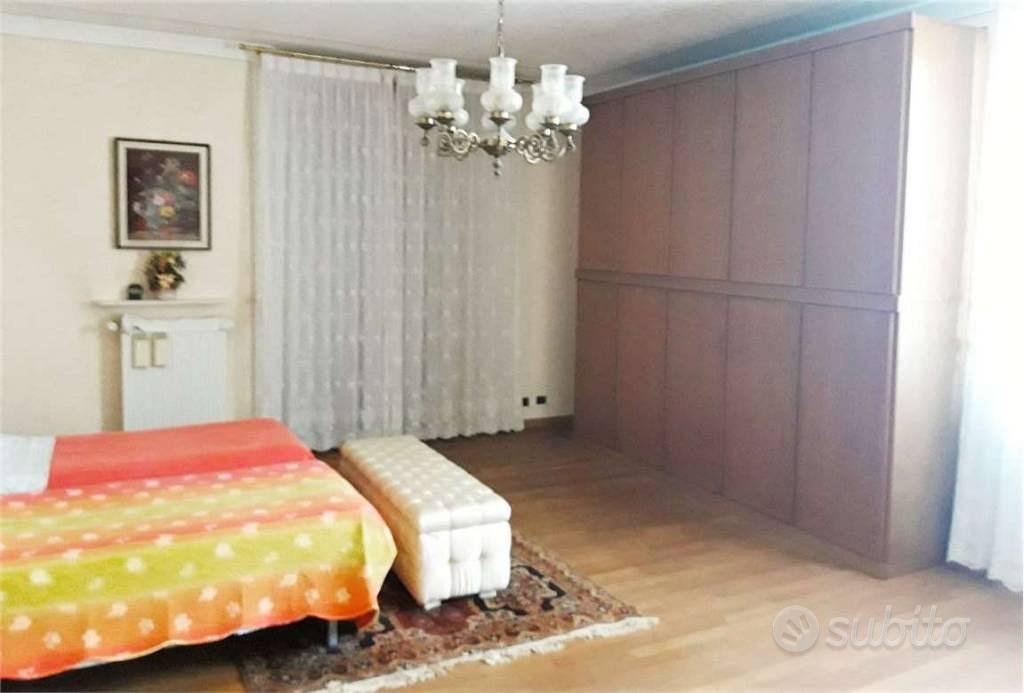 Villa di 600 m² con 5 locali e box auto a Reggio E - Vista 4