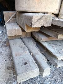 Travi e tavole in legno di vario tipo