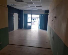 Fuorigrotta locale comm.le 45 mq Via Campegna