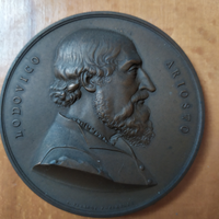 Quattro medaglie in bronzo