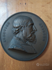Quattro medaglie in bronzo